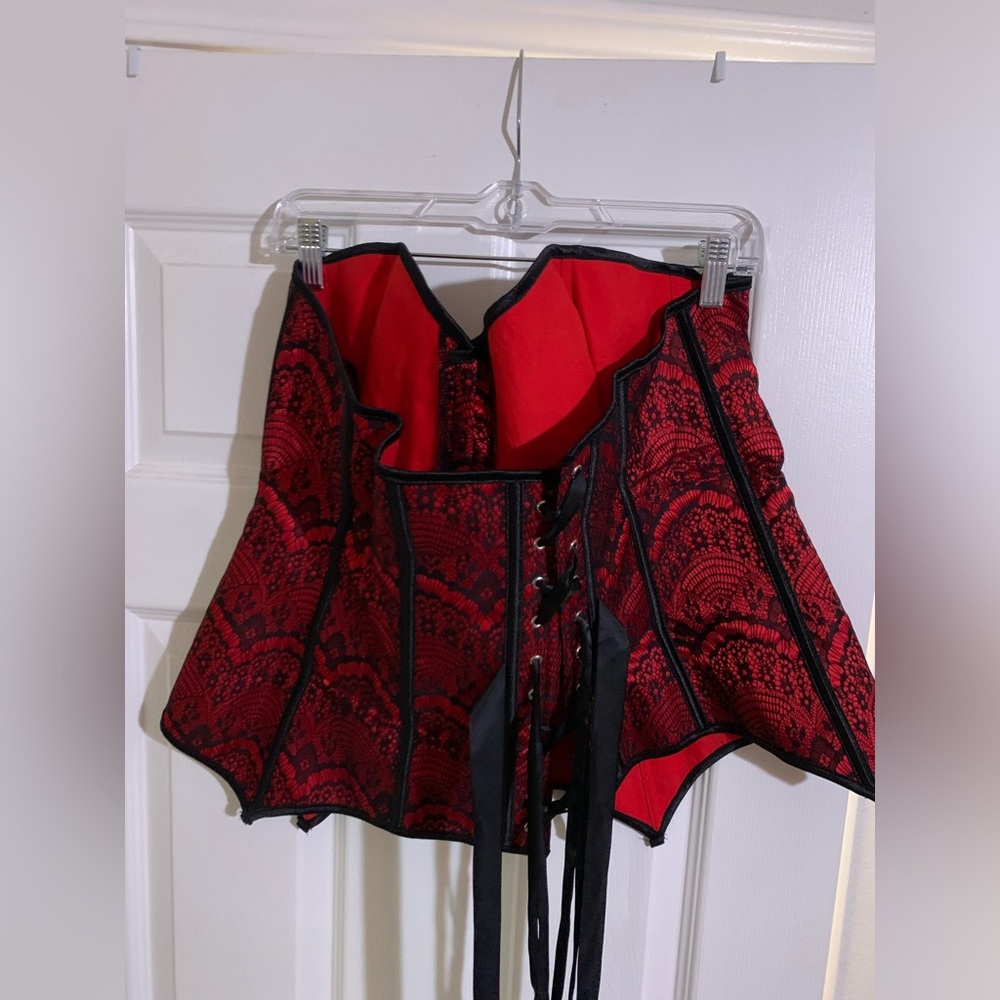 Black and red lace up corset 4/5 4x